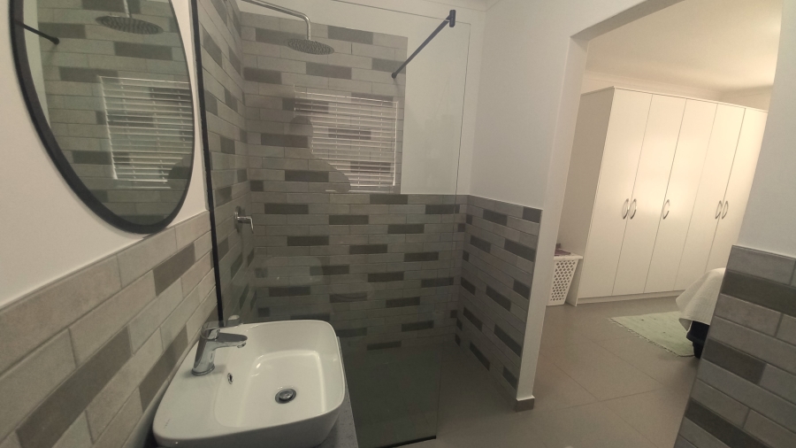 4 Bedroom Property for Sale in Sandy Point Western Cape